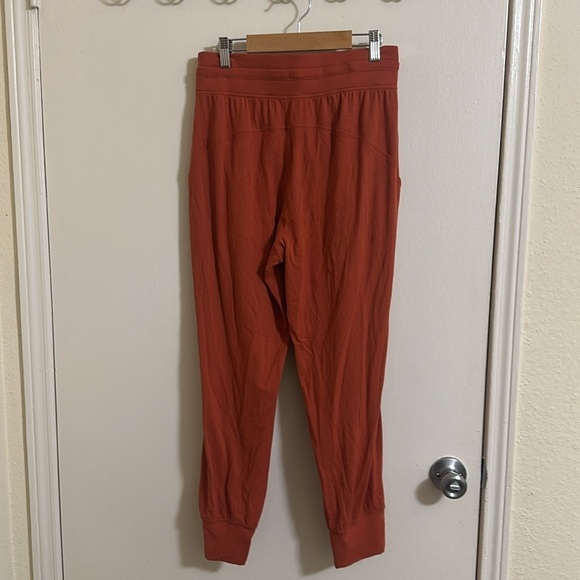 EUC Lululemon Ready to Rulu High-Rise Cropped Jogger Orange size 6 - Picture 4 of 7